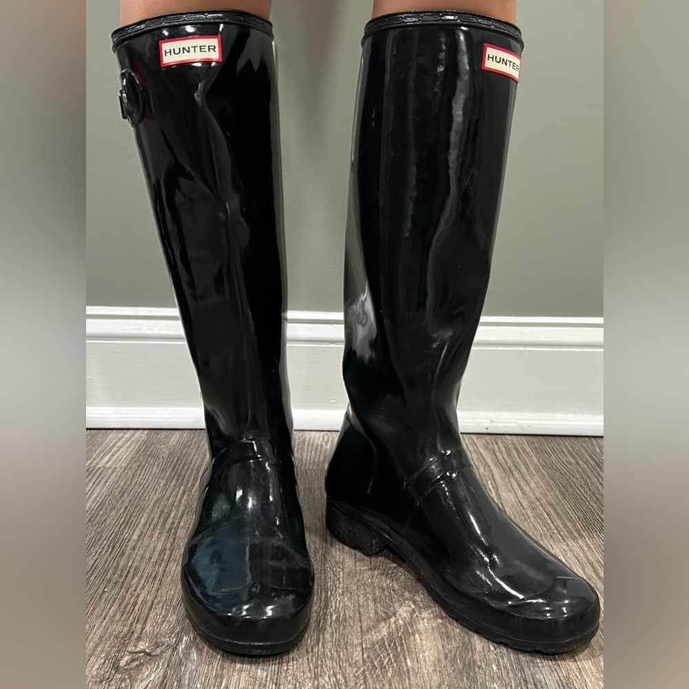 Hunter Glossy Black Tall Rain Boots - women’s size 8